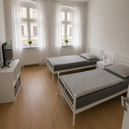 Apartman Crewnest Living- *