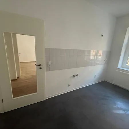 Apartman Crewnest Living- *